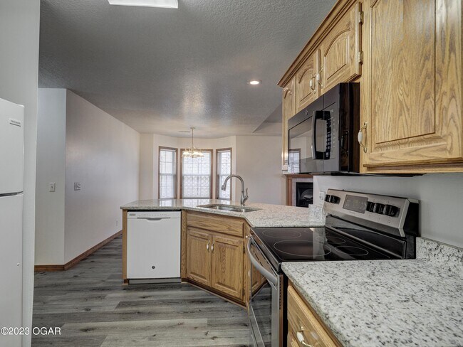 Building Photo - 3122 S Tyler Ave