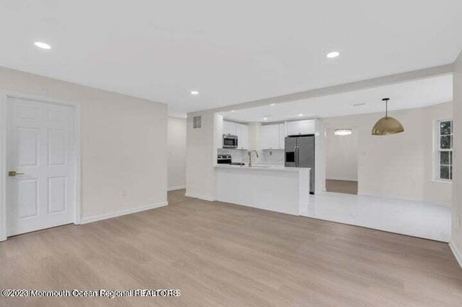 Building Photo - 380 Sapphire Dr