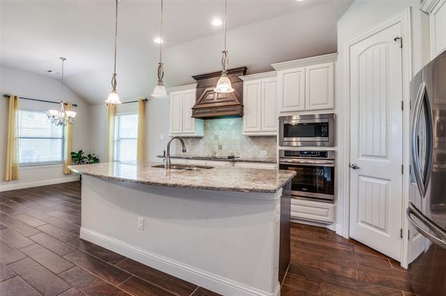 Building Photo - 426 Summer Grove Dr