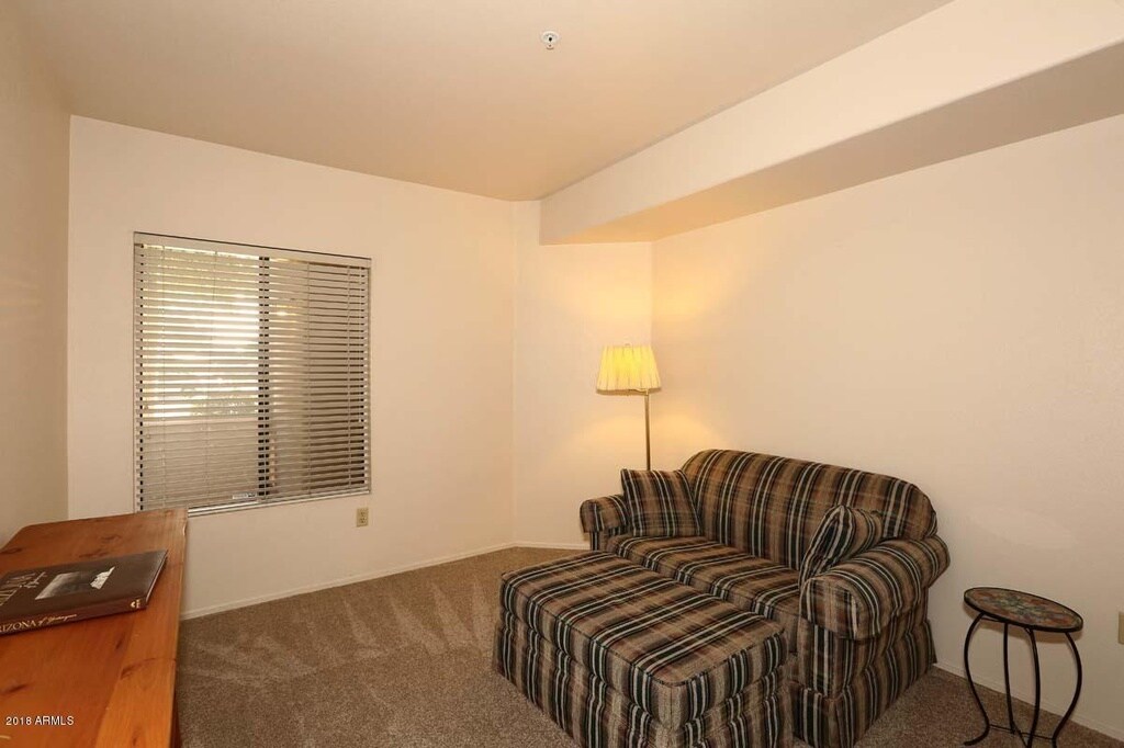 Building Photo - 750 E Northern Ave