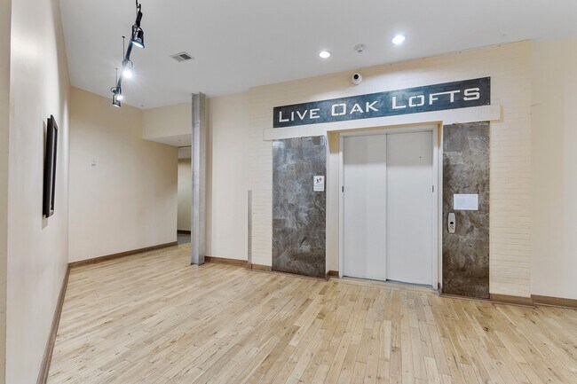 Building Photo - 1312 Live Oak St