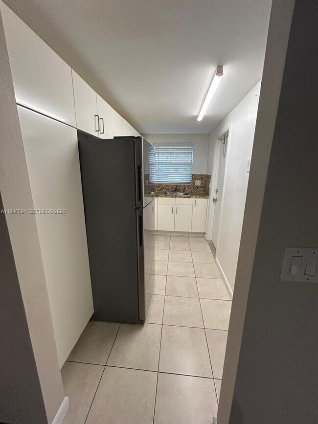 Building Photo - 541 Blue Heron Dr