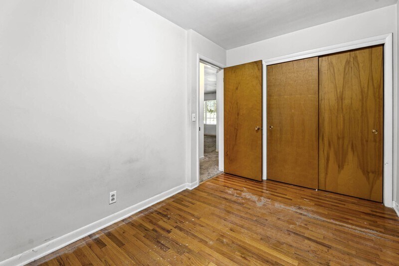 Building Photo - 881 4900 S