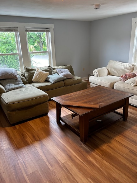 Building Photo - 15 Schoolhouse Ln