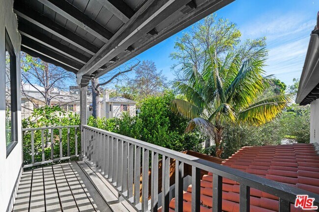 Building Photo - 201 S Bedford Dr