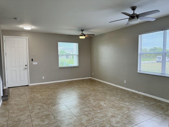 Building Photo - 1722 NW 5th St