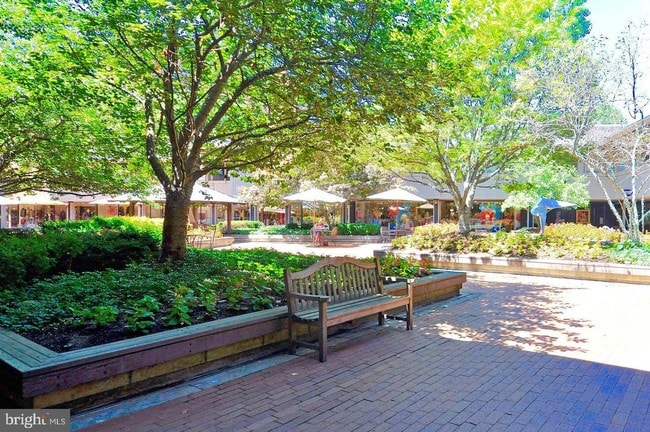 Building Photo - 5 Cross Keys Rd