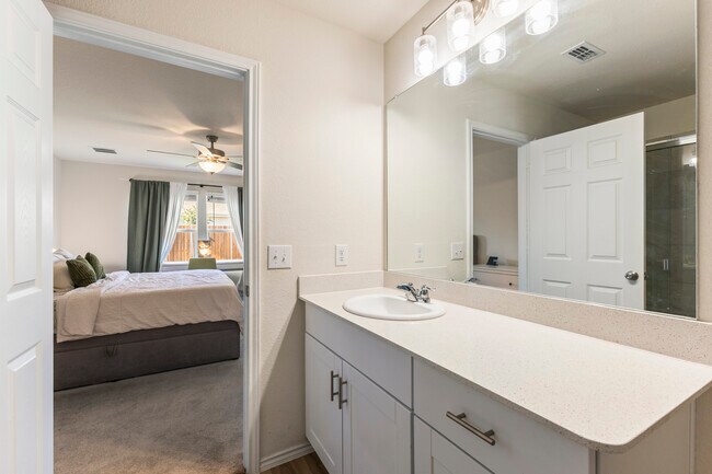 Building Photo - 10112 Falkland Rd