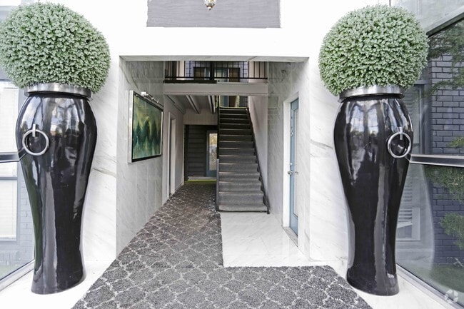 LOBBY ENTRY - Green House