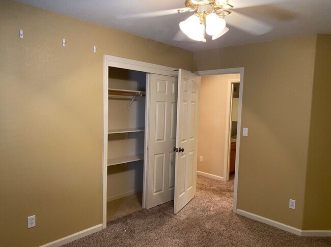 Building Photo - 4 bedroom single story in Manteca!