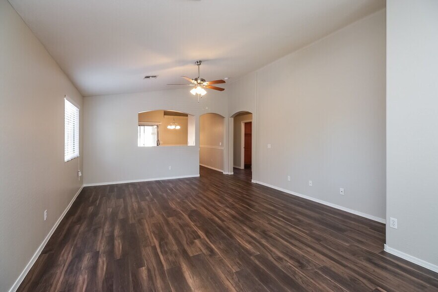 Building Photo - 432 S Sabrina