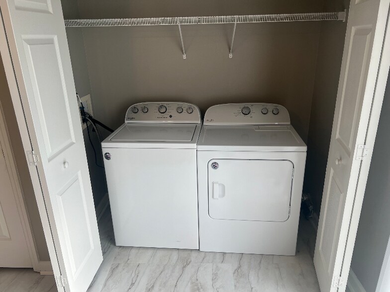 Building Photo - 243 W Smith St