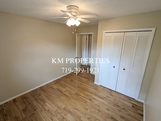 Building Photo - 12 Chicory Ct