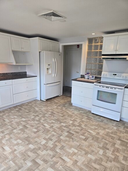 Building Photo - 302 Bonair Ave