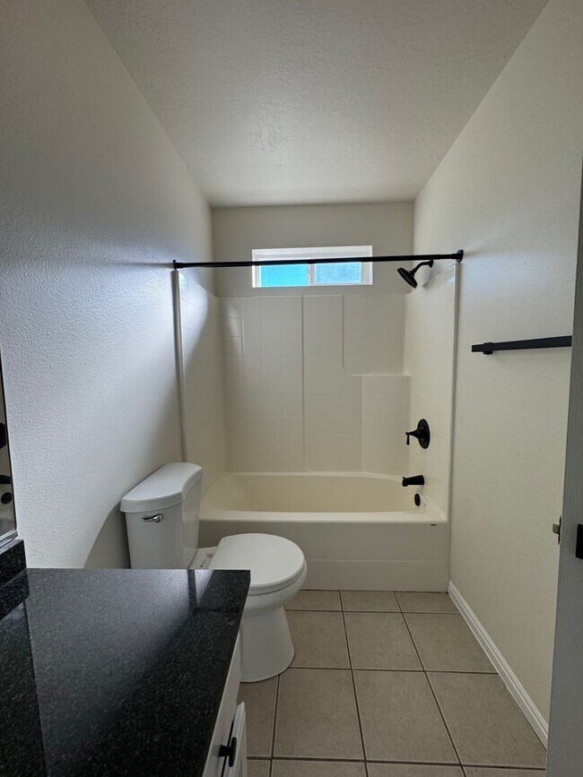 Building Photo - Ranch Rambler in Enoch