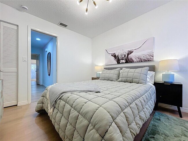 Building Photo - 4646 La Jolla Dr
