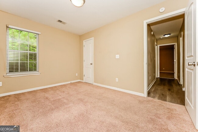 Building Photo - 25 Lakeridge Ct