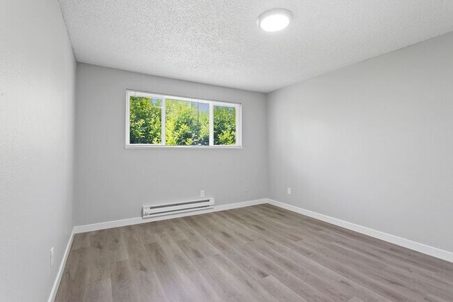 Building Photo - Affordable Comfort! Spacious 2-Bedroom Apa...