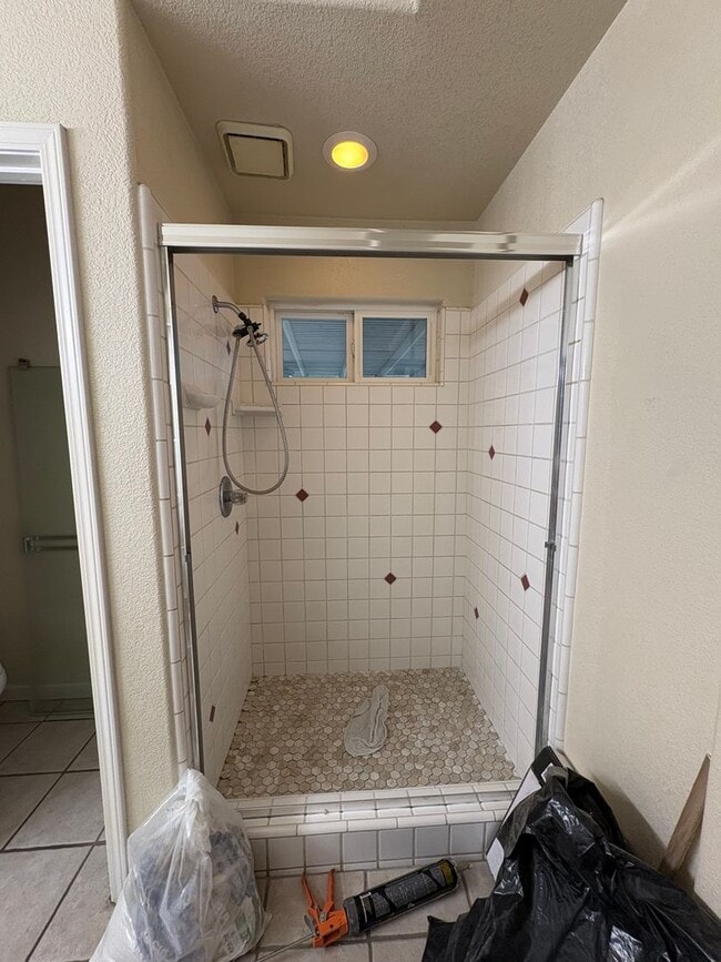 Building Photo - 3 Bedroom Home