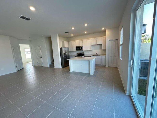 Building Photo - 2713 Skyline Lp