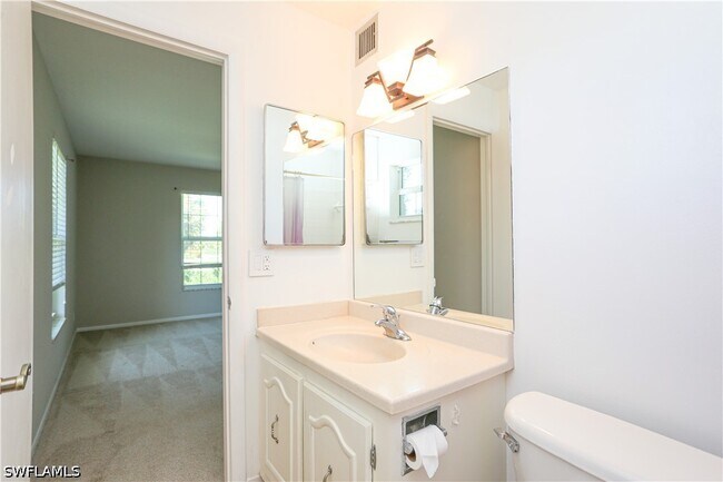 Building Photo - 221 Cypress Way E