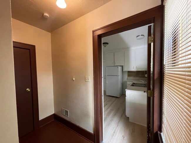 Building Photo - 4708 Lakewood St