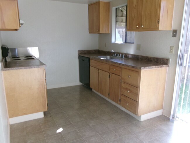 Building Photo - 3140