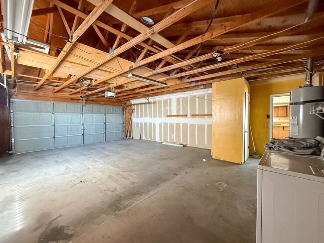 Building Photo - 75136 Cottonwood Dr