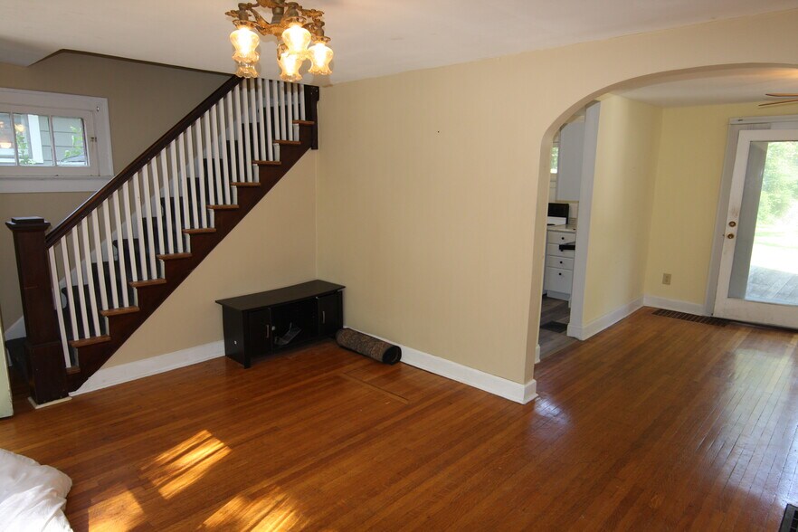 Building Photo - 5623 Winthrop Avenue