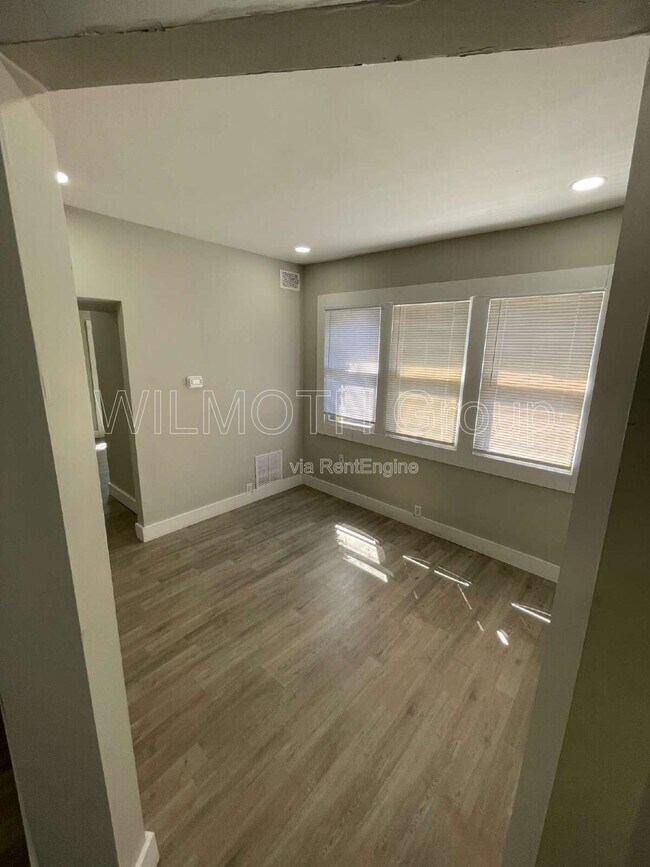 Building Photo - 321 E 31st St