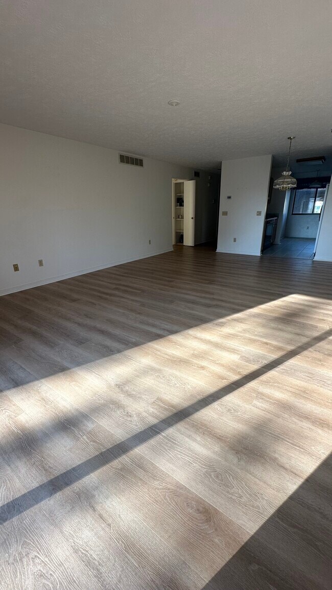 Building Photo - 2327 Coyote Creek Dr