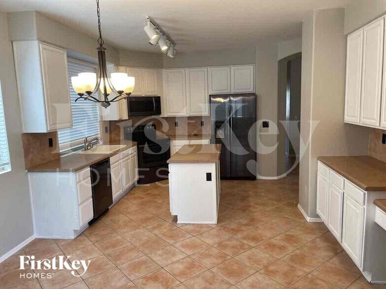 Building Photo - 18451 W Sunrise Dr