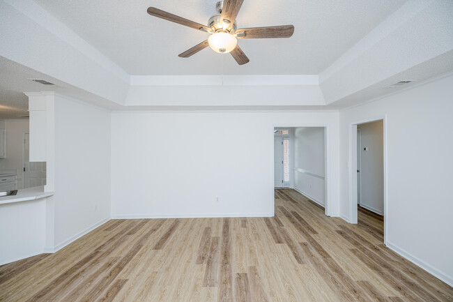Building Photo - 245 Farmington Dr