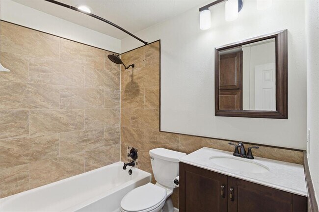 Building Photo - 6810 Deatonhill Dr