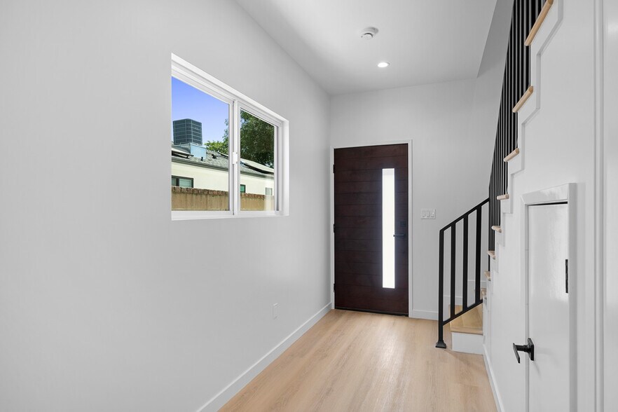 Building Photo - 8460 Glencrest Dr