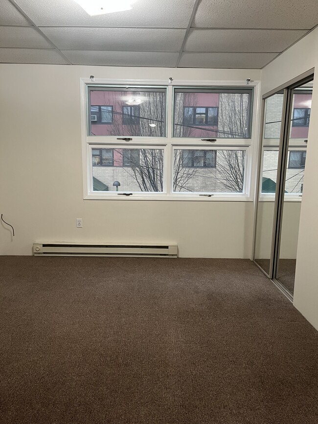 Bedroom 2 walkin closets - 11 W Oak St