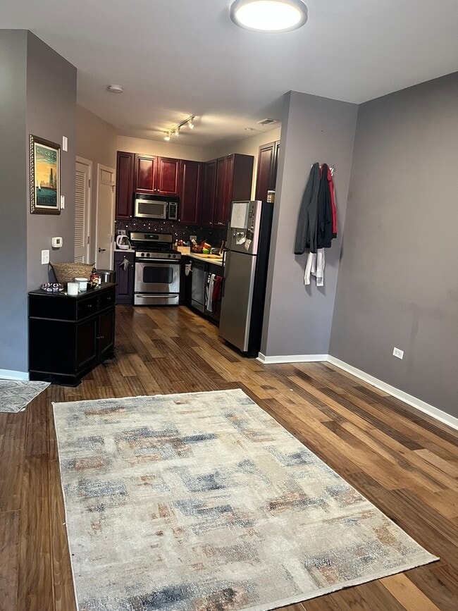 Building Photo - 1075 W Roosevelt Rd