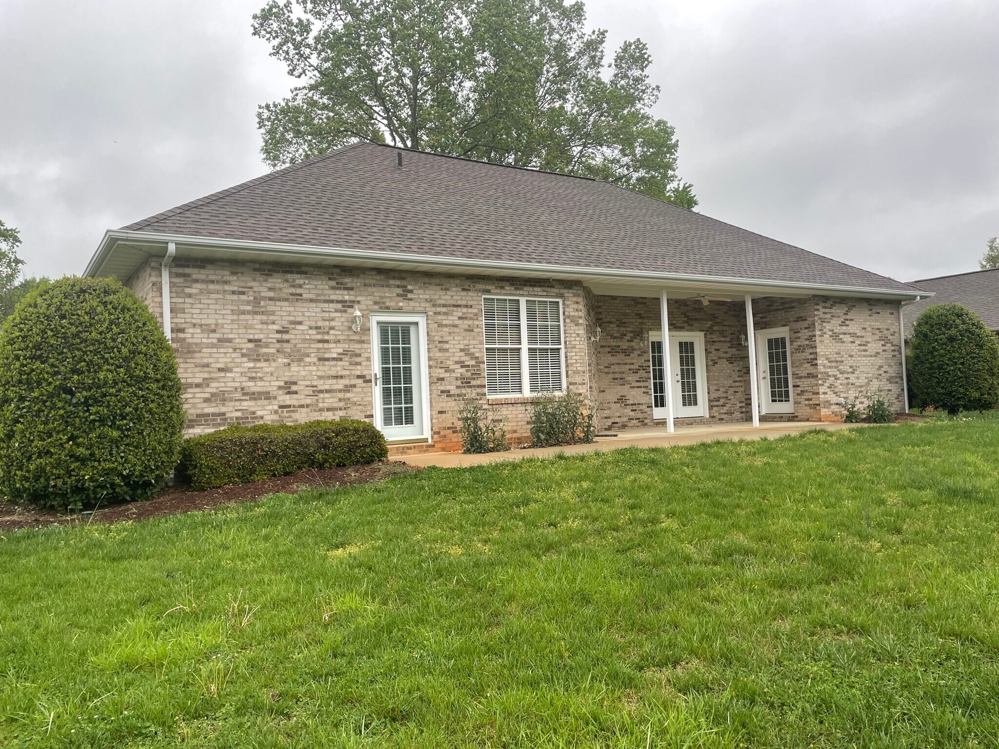 Building Photo - 1855 Cameron Heights Cir