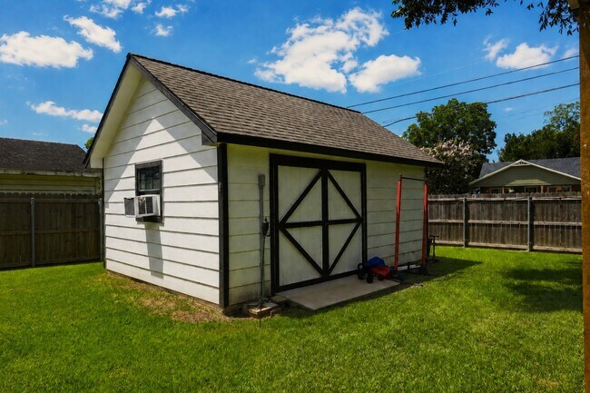 Building Photo - 114 S Ringgold St