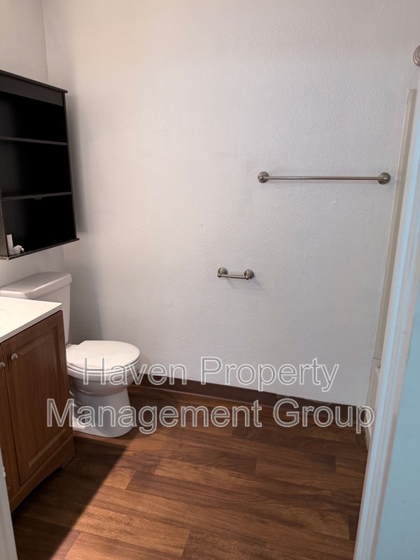 Building Photo - 32 W 7th St