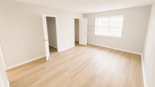Building Photo - 11550 Chimney Rock Rd