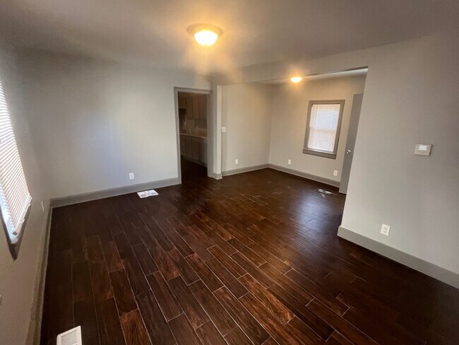 Building Photo - 3 Bedroom 1.5 Bath Single Family Home for Rent