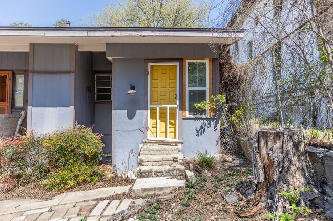 Building Photo - 426 W Woodlawn Ave