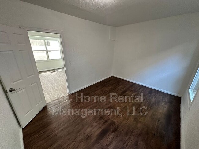 Building Photo - 2316 Spruce Ave