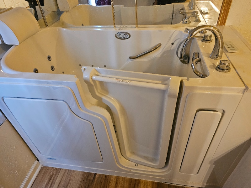 Building Photo - 217 W Fairlane Dr