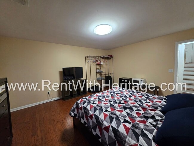 Building Photo - Gorgeous 5 Bd/ 3 Bath Including Full Finished Basement/ Spacious Yard with RV Parking/ Small Subd...