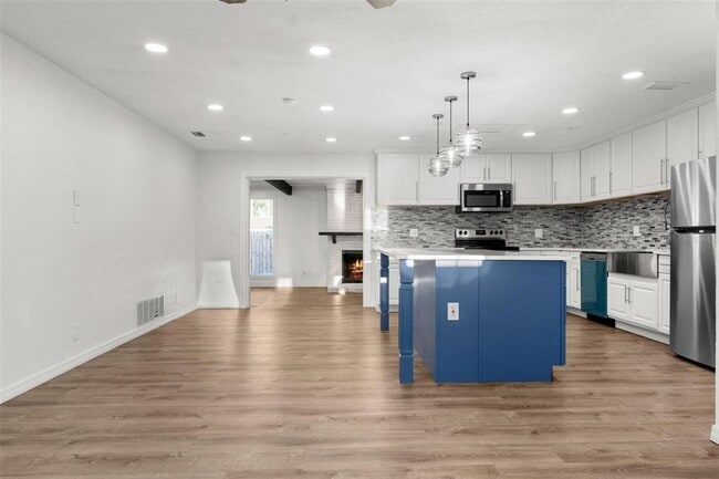 Building Photo - 2203 Nottingham Rd