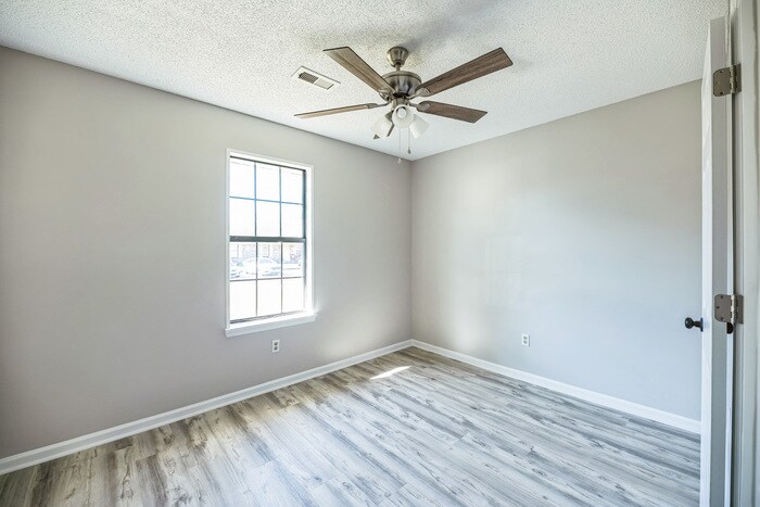 Building Photo - 114 Johnny Reb Dr