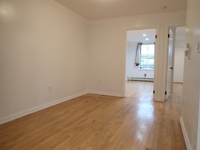 Building Photo - 426 Carlton Ave
