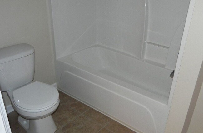 Building Photo - 4 Bedroom - Near Ft Moore